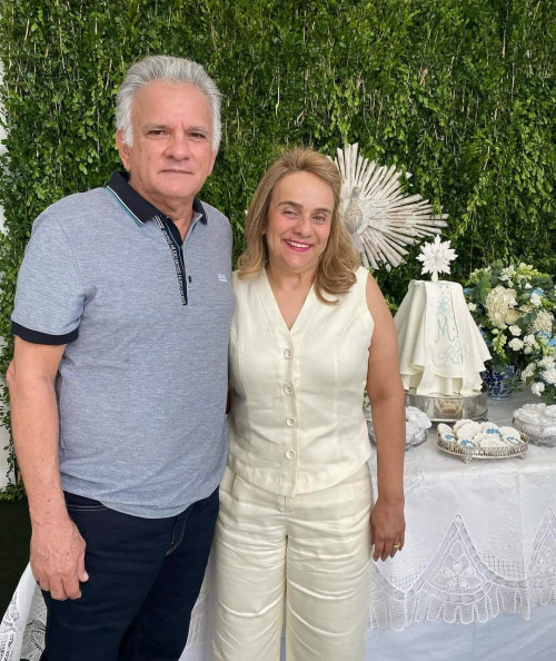 #Parabéns - Um click da querida Ana Amélia Guimarães Sampaio, que comemorou mais um ano  no dia 16/2, juntamente com o seu esposo, o empresário Ricardo Sampaio. Chics!!! - (Divulgação)