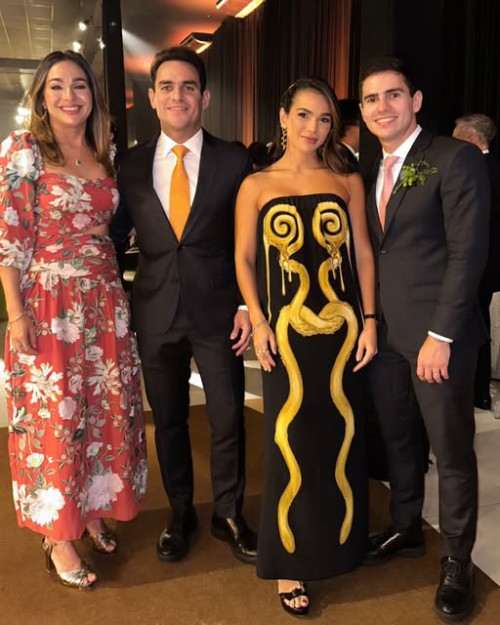  #Casamento - Um click dos irmãos Isabel Eulálio Araújo Fonteles, Yuri Eulálio Araújo, Ludmila Eulálio Araújo Carvalho e Danilo Eulálio Araújo em casamento dos primos Cláudio Eulálio & Elisa Matos. Chics!!! - (Arquivo Pessoal)