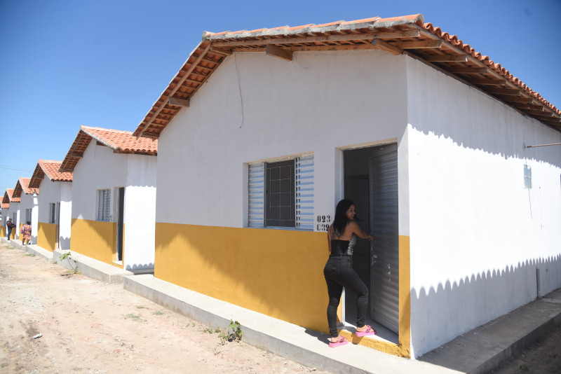 38 famílias desabrigadas pelas chuvas recebem casas no Residencial Leonel Brizola - (Assis Fernandes/ODIA)