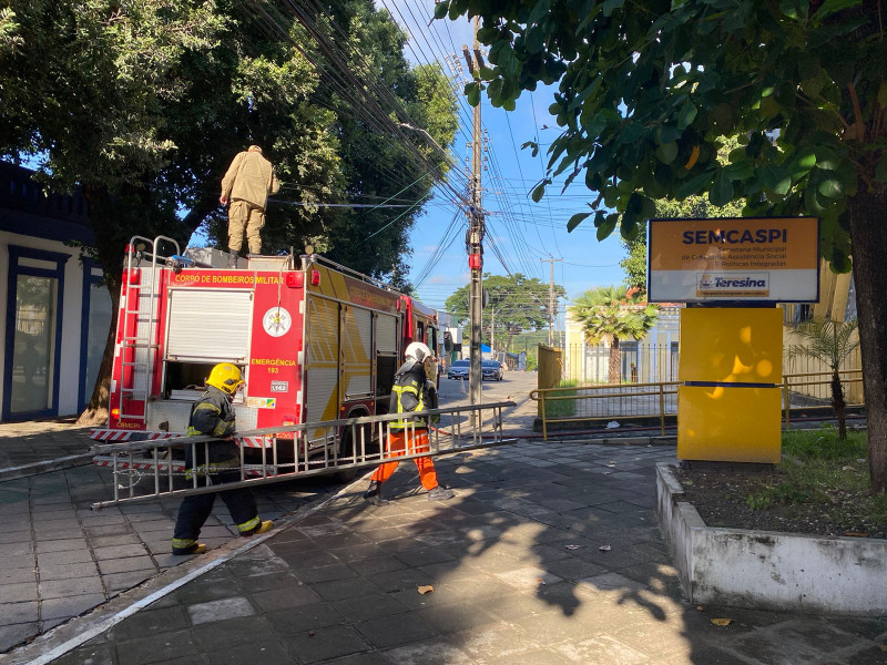 Princípio de incêndio atinge prédio da Semcaspi, no centro de Teresina