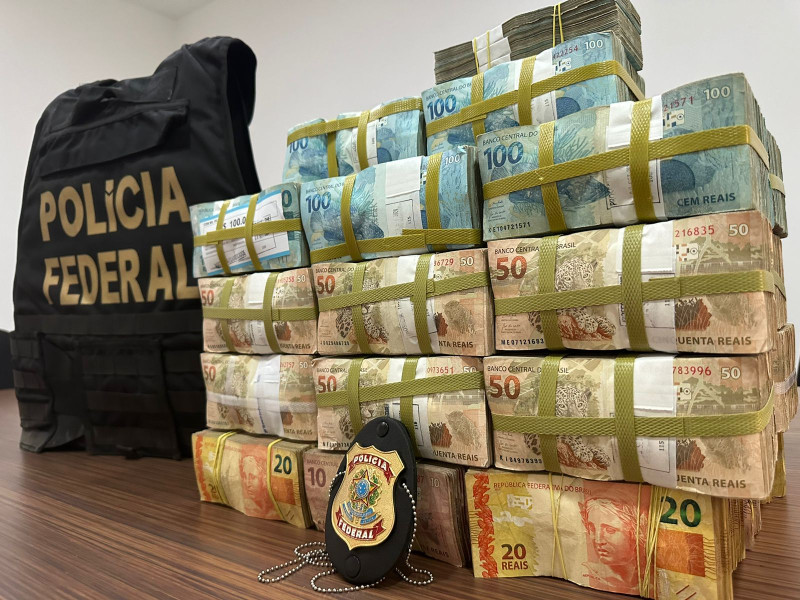 Polícia Federal apreende bolsa com R$ 1,5 milhão em shopping de Teresina - (Divulgação/PF)