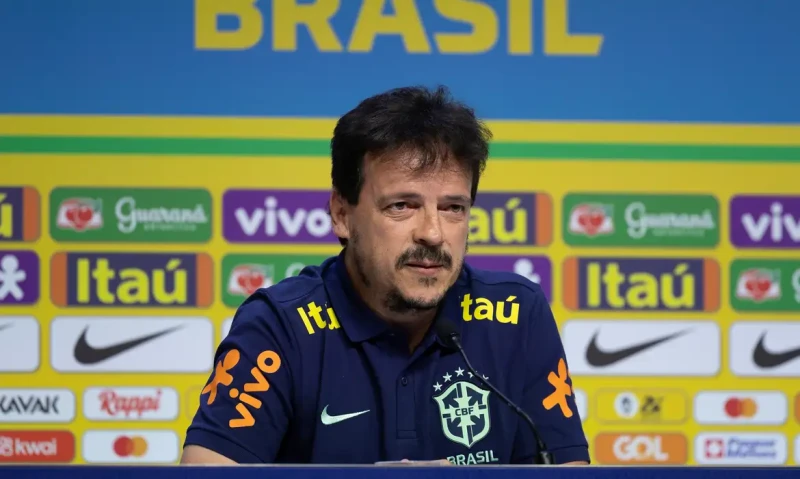 Cruzeiro contrata Fernando Diniz como técnico após demissão de Seabra