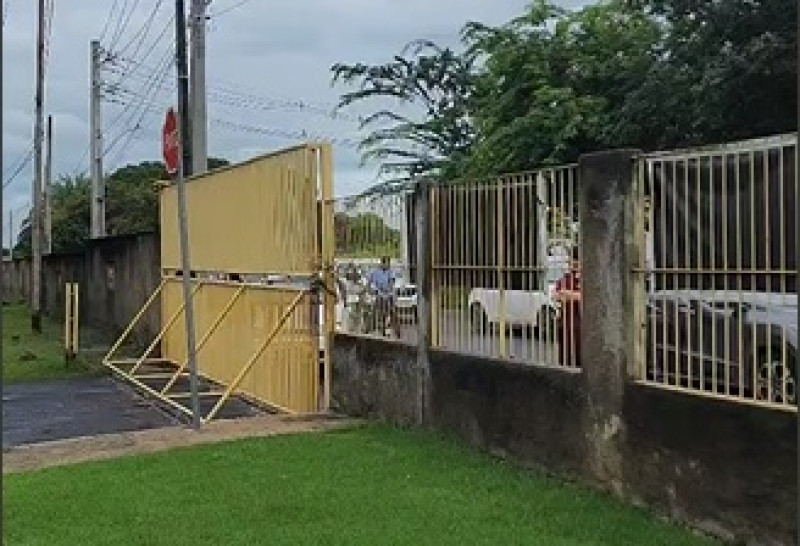 Em greve, servidores fecham portões da UFPI em Teresina - (Reprodução)