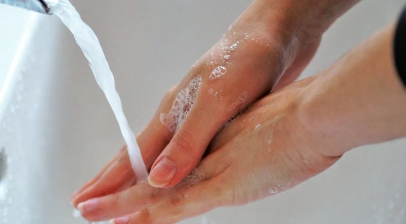 Lavar as mãos covid-19 máscara higiene - (Divulgação)