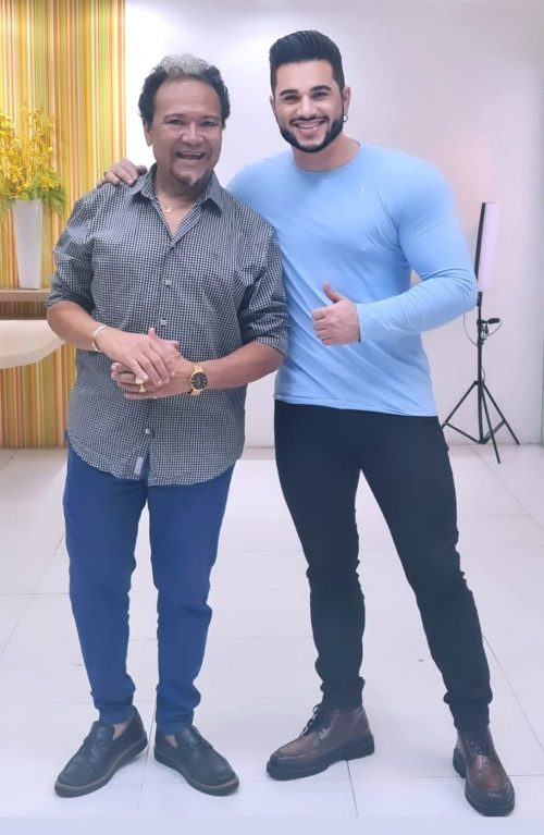 Um click do cantor Sertanejo Allisson Rodrigues em Teresina com o apresentador Mariano Marques