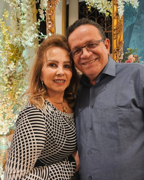 #BodasdeSeda - Um click dos queridos Solange Reis Martins & Sebastião Martins Ribeiro, que comemoraram 41 anos de casados no domingo (24/3). Chics!!! - (Divulgação)