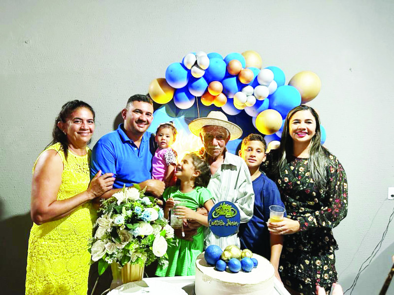 Empresário Júnior Nery sábado passado ao lado de familiares, recebeu convidados para festejar seu aniversário. - (Arquivo Pessoal)