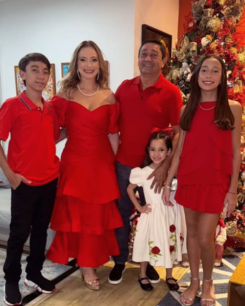 Clicks das famílias reunidas na noite de Confraternização de Natal comemorando o nascimento do menino Jesus