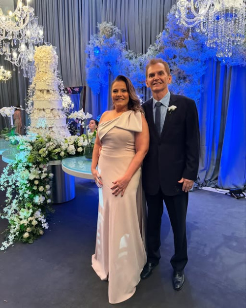 #Parabéns para a empresária Marise Nunes!!! Comemora a data com o seu marido, o dentista Flávio Macêdo. Chics!!! - (Arquivo Pessoal)