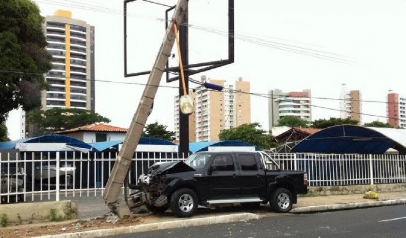 Colisões com postes já deixaram mais de 300 mil casas sem energia no Piauí