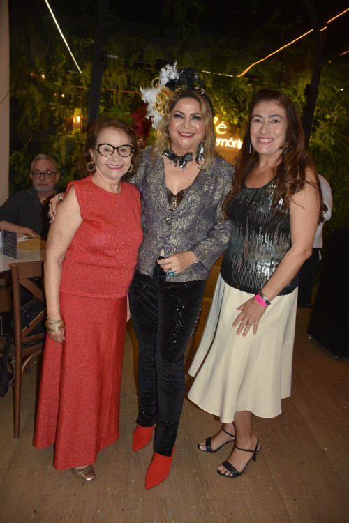 #'Gente é pra Brilhar lll' - Um click com as queridas amigas Josélia Dantas e Rosa Dantas em nosso evento badalado. Chics!!! - (Magal Santos)