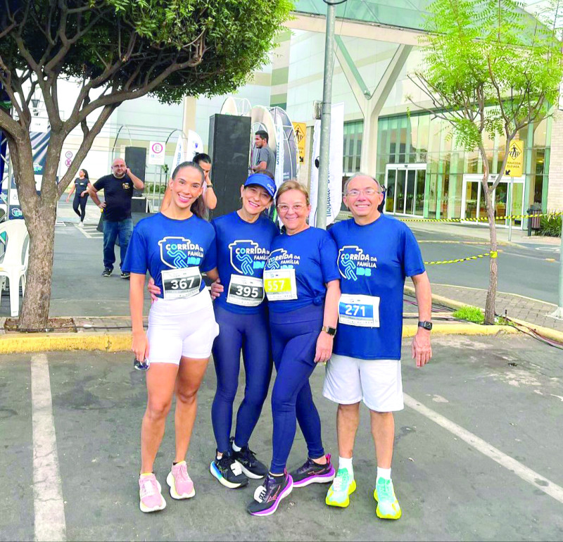 Dentista Dr. Francisco Gomes Leal e a esposa Dra. Zilnar Coutinho, juntamente com sua filha Camila Coutinho Leal  e sua cunhada Edna Coutinho, participaram no domingo passado da Corrida da Família do Instituto Dom Barreto de 5km. - (Arquivo Pessoal)