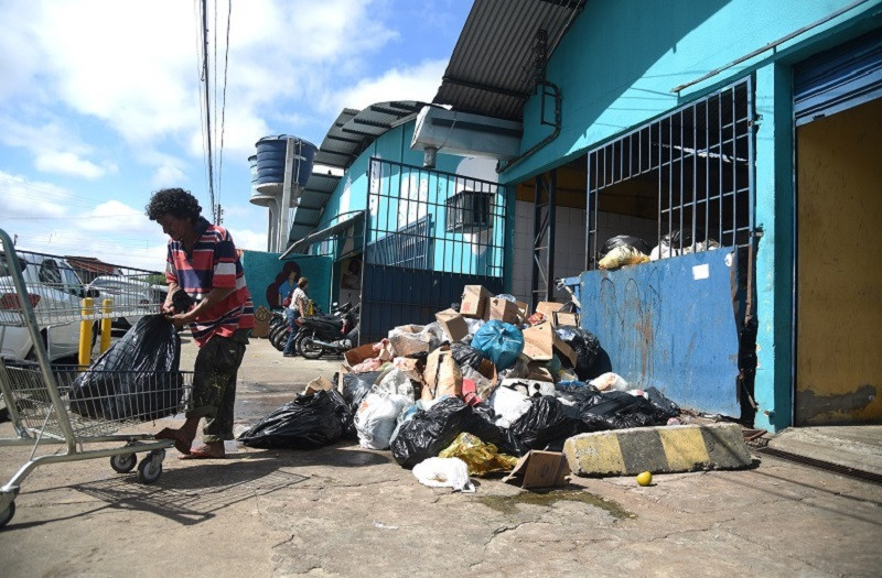 Lixo em Teresina - (Foto: Assis Fernandes/O Dia)