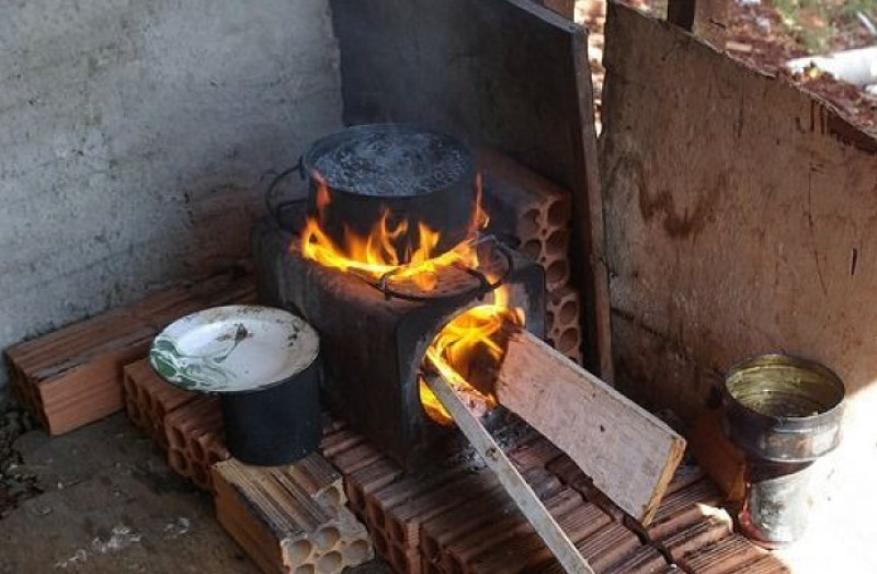 No Piauí, um em cada três domicílios ainda utiliza lenha ou carvão para cozinhar