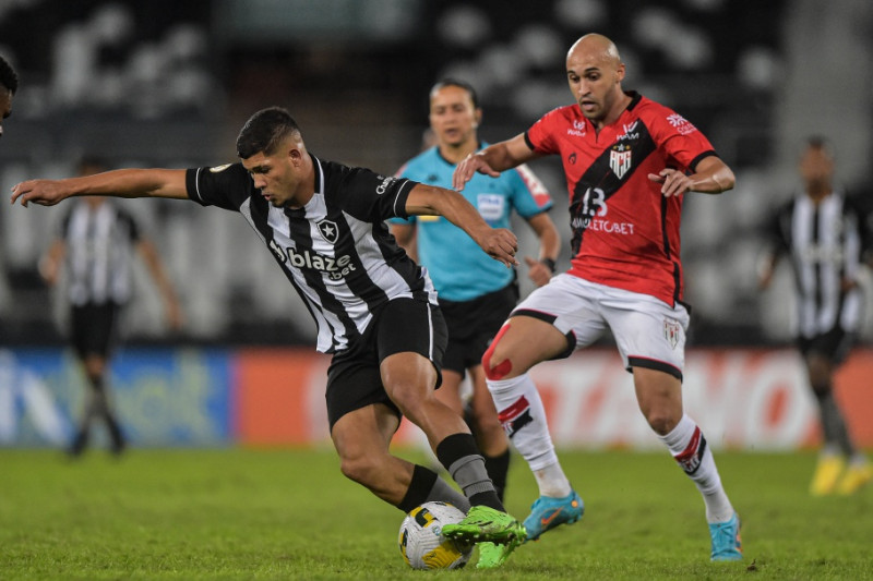 Clássicos Botafogo x Flamengo e Corinthians x Palmeiras agitam fim de semana de futebol