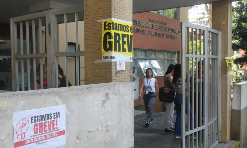 Movimentos grevistas cobram reajuste federal em todo o brasil - (Rovena Rosa/Agência BRasil )