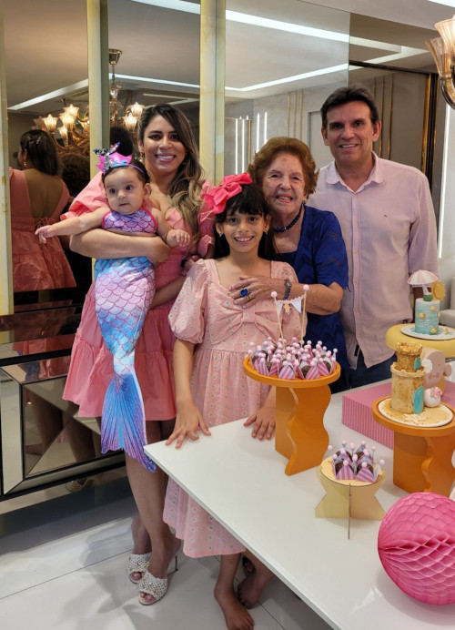 #Aniversário - Um click dos queridos Paula Jeanne Rosa Sampaio - by Secretária de Integração e Desenvolvimento Regional / SIDERPI, com o marido Marllos Sampaio, no aniversário da filha de 7 meses da fofinha Elisa Rosa Sampaio, e a presença especial da avó da aniversariante, Anatália Gonçalves de Sampaio Pereira (mãe do Marllons), e a comemoração foi realizada em grande estilo no apartamento dos pais da aniversariante. Chics!!! - (Sandro Abrantes)