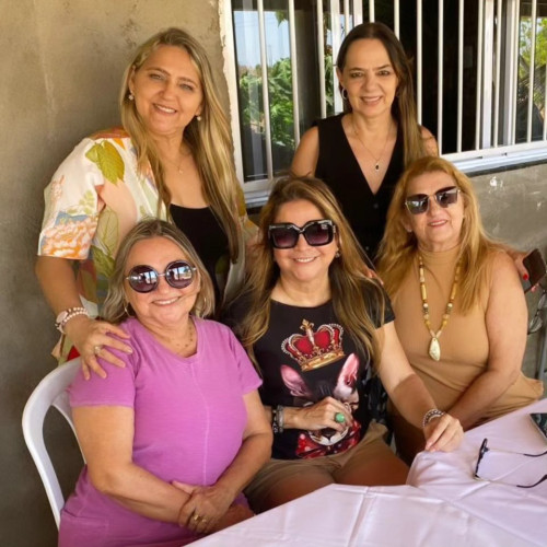 #Irmãs - Um click com as queridas irmãs - Magnólia Soares, Valdirene Melo, Ritinha e Marlene Melo em fim de semana animado em Cratéus /Ceará. Chics!!! - (Arquivo Pessoal)