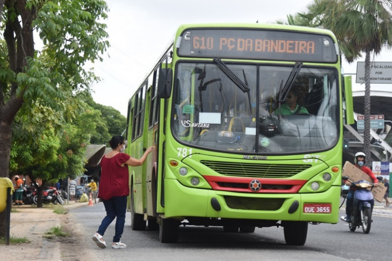 Ônibus em Teresina - (Assis Fernandes/ O DIA)