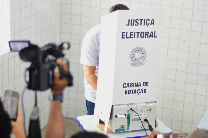 Votação em urna eletrônica durante as Eleições 2024 - (Assis Fernandes/ODIA)