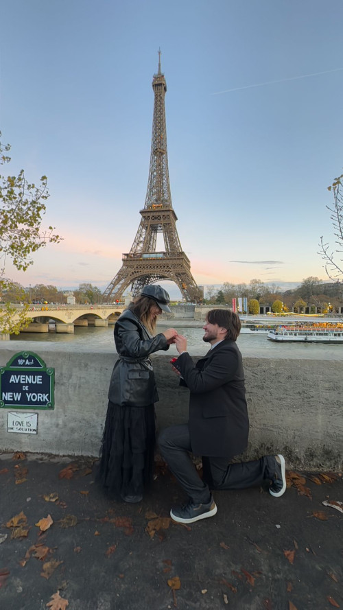 #Noivos - Um click do Engenheiro Civil - Ruan Vitor Bandeira e a odontóloga Ana Elisa Leite, que ficaram noivos em Paris / France, onde a noiva foi pedida em casamento em grande estilo. Chics!!! - (Arquivo Pessoal)