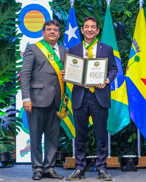 : #Mérito - Um click do Superintendente da Codevasf no Piauí, Marcelo Castro Filho, foi homenageado, pelo Governador do Piauí - by Rafael Fonteles, com a Ordem Estadual do Mérito Renascença, durante solenidade, na sexta (24), em Oeiras, em alusão ao 202º Aniversário de Adesão do Piauí à Independência do Brasil. Chics!!! - (Arquivo Pessoal)