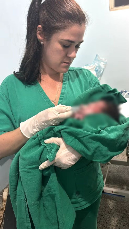 Bebê recém-nascido é encontrado em sacola de lixo no Parque Piauí - (Reprodução/Whatsapp)