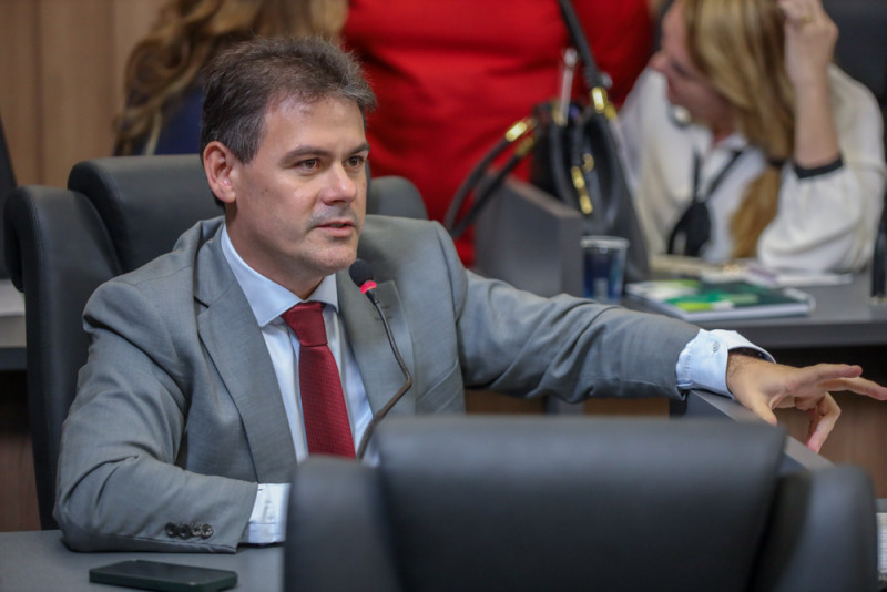 Deputado Severo Eulálio (MDB) durante sessão plenária na Assembleia - (Ascom Alepi)