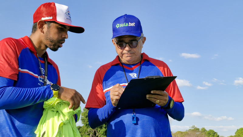 Técnico Flávio Araújo pode conquistar mais um acesso no futebol piauiense. - (Ascom / Piauí EC)