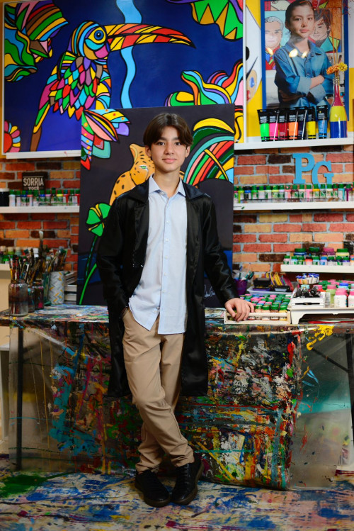 Pequeno grande artista: com 12 anos, criança piauiense se torna pintor internacional