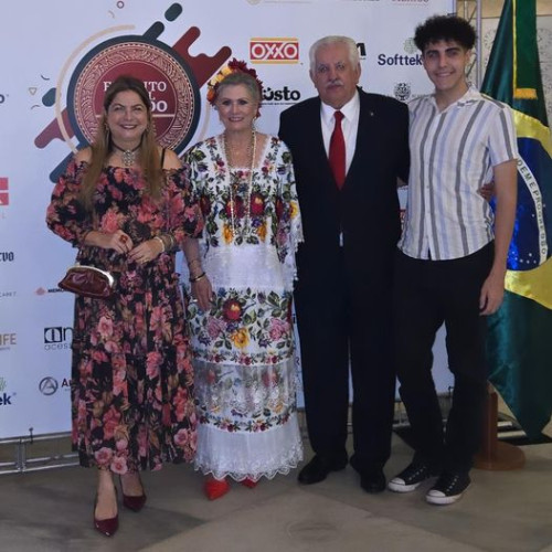 #México - Festa do Aniversário da Independência do México com Socorro Bolonēs & Consul do México - Raúl Balonēs no Memorial da America Latina, em Sampa. Chics!!! - (Luciêne Sampio)