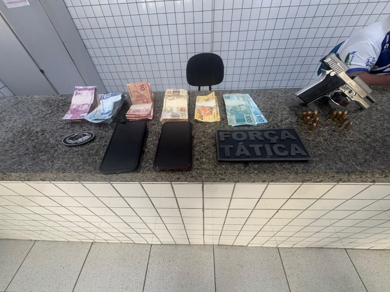 Homem apontado como líder de facção é preso com arma e munições em Parnaíba