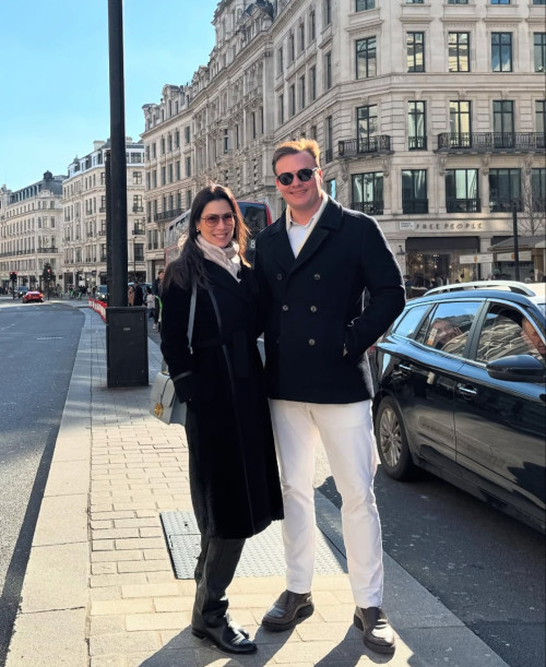 #Viagem - Um click do advogado Eduardo Uchôa (5/3)!!! Comorou a data em Londres com sua belíssima esposa Marcela Coelho. Chics!!! - (Arquivo Pessoal)