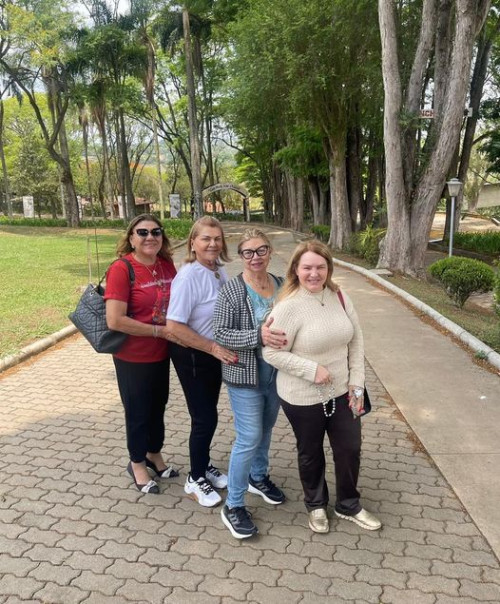 #Migas - Aflitos Cardoso, Maria Elizabeth Veras, Solange Silveira e Nelci Grass em Itaici participam do Congresso do Sagrado Coração de Jesus.Chics!!! - (Arquivo Pessoal)