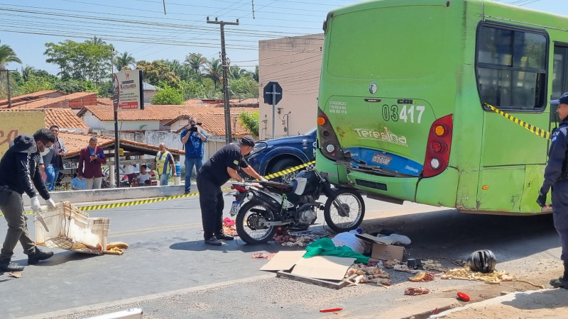 Acidente ocorreu por volta das 13h - (Antero Costa / O DIA)