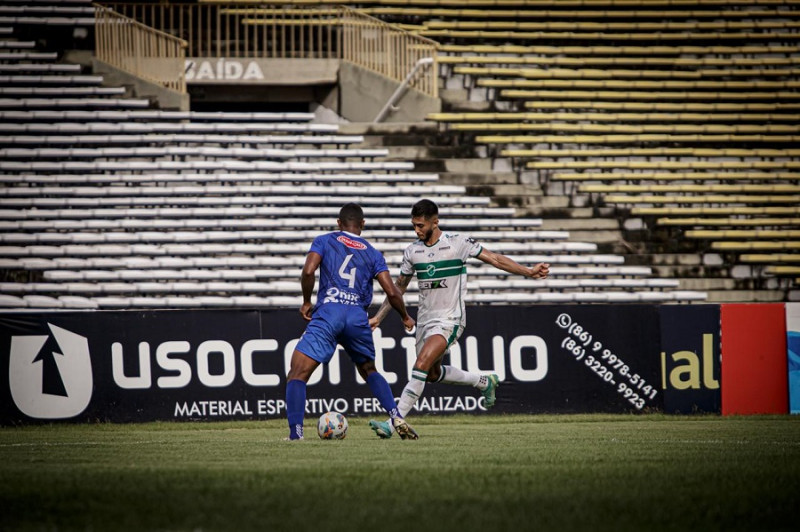 Altos e Oeirense ficam no empate no jogo de ida das semifinais do Piauiense