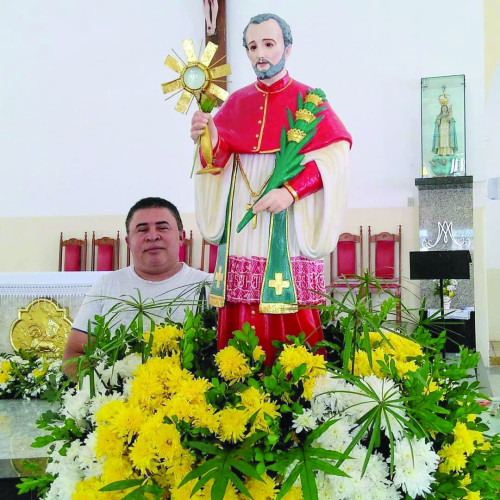 São Raimundo Nonato (cor-padroeiro  da cidade de União). Na foto também, este jornalista Daniel Cardoso. - (Arquivo Pessoal)