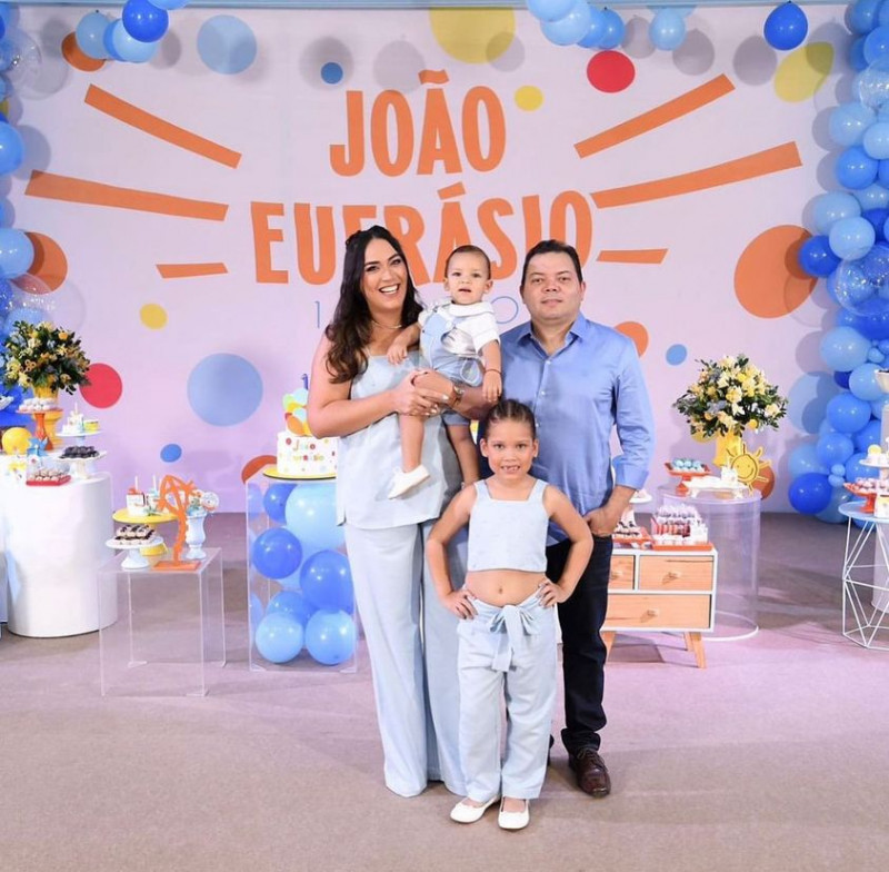 #Festa - Um click dos queridos Abigail Paulo & Daniel Alves comemorando o primeiro ano de vida do filho João Eufrásio. Parabéns!!! - (Divulgação)