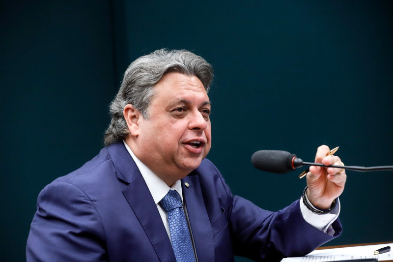 Júlio Arcoverde convoca líderes para reunião sobre o Orçamento Federal de 2025