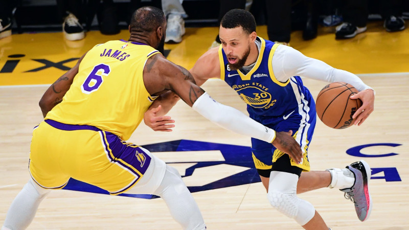Warriors batem Lakers em jogo de basquete inspirado de Curry e Thompson na NBA