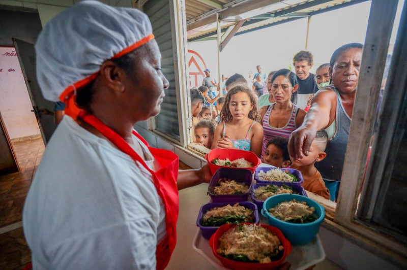 24,4 milhões de pessoas saem da situação de fome no Brasil em 2023