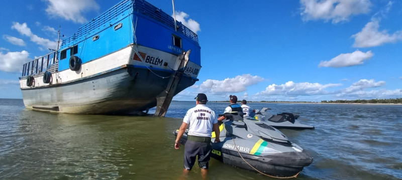 Marinha apreende embarcação com cigarros contrabandeados entre o Piauí e Ceará
