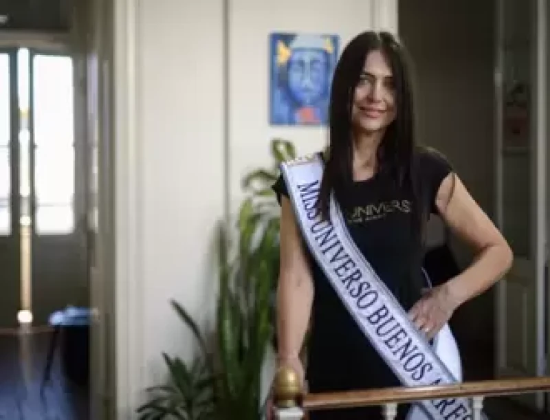 Aos 60 anos, argentina ganha concurso e pode concorrer no Miss Universo