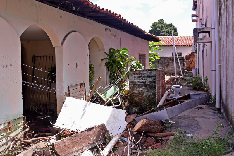 Casa destruída pela chuva em Teresina - (Jailson Soares/ O DIA)