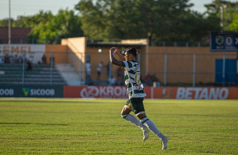 Tibiri marcou e garantiu empate do Altos com o América RN - (Samuel Pereira / A.A Altos)