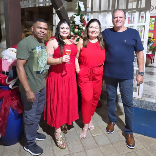 A querida empresária Delcy Marques reuniu em grande estilo familiares e amigos para comemorar o seu aniversário