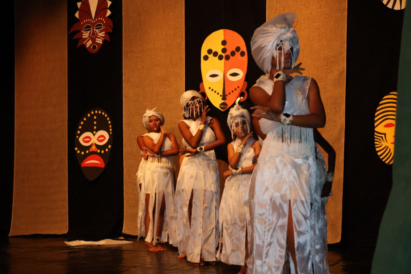 Casa de Zabelê apresenta espetáculo ‘Tambor’ em homenagem ao Dia das Mulheres
