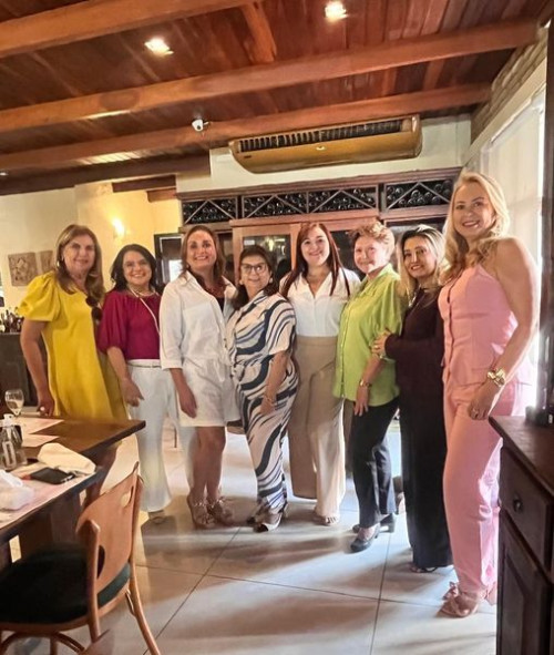 #Clube - Um click das queridas amigas Cidinha Tenório, Fernanda Pearce de Carvalho, Gilvana Gayoso, Isabel Rufino, Débora Pinheiro Rego, Jandira Freitas Dias e Sandra Macêdo Pádua clicadas em tarde de reunião do Elo’s Clube e que teve como anfitriã Anísia Freitas Dias. Chics!!! - (Arquivo Pessoal)