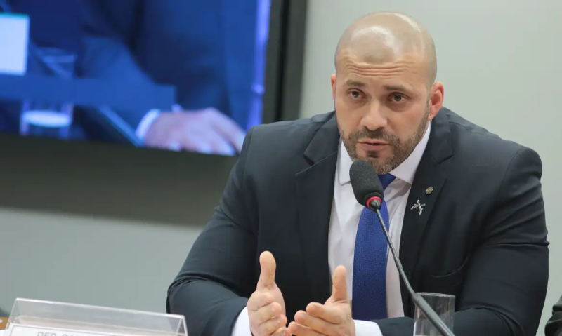 Moraes concede liberdade condicional a Daniel Silveira com medidas cautelares