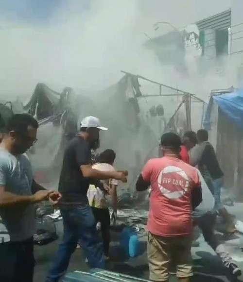 VÍDEO: Incêndio causado por fogos de artifício destrói barracas de feira em Picos